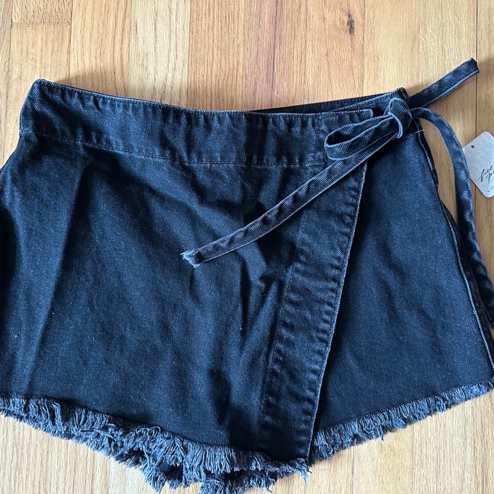 Free People We The Free Emmy Denim Skort Black - NWT - size 6